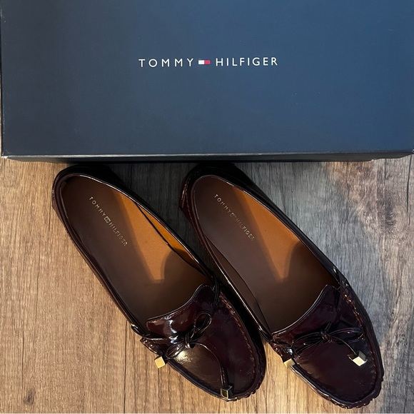 Tommy Hilfiger Zitah Merlot Loafer - size 7 Womens - Picture 1 of 7